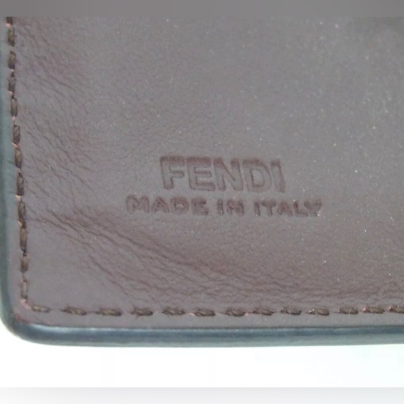 FENDI Leather Single Studs Bifold Wallet 🤩❤️🔥 - Picture 4 of 17